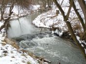 potok v zimě
